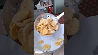 Goreng kerupuk dari kentang yg kemaren2 bikin, kira2 kata mbok tua enak gak yaa