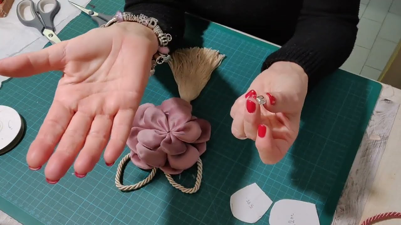 205🎀FIORE di VELLUTO con nappa + cartamodello GRATIS