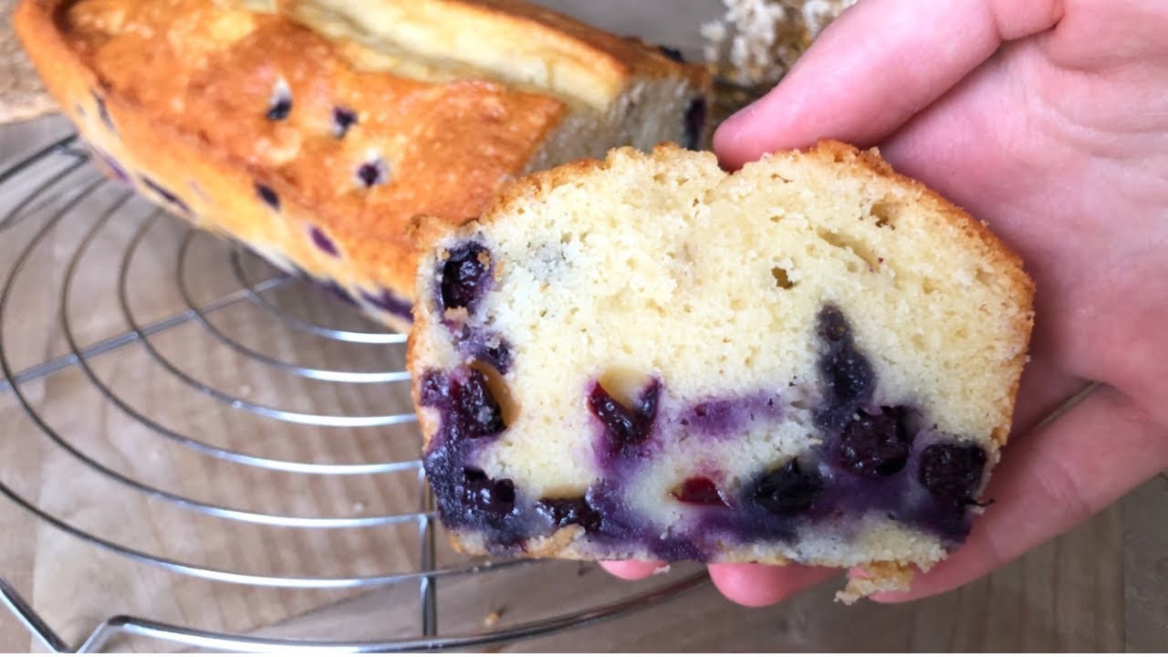 La recette du cake ultra moelleux aux myrtilles facile et rapide à faire !