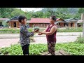 The delicious watermelon sold out is the joy of the male orphan boy when going to the market