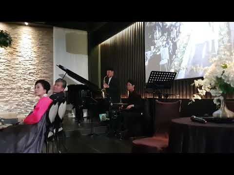 연주 재즈 퇴장