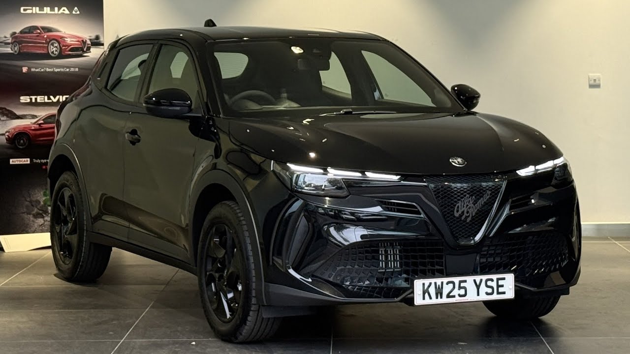 2025 Alfa Romeo Junior Ibrida walkaround//ALFA ROMEO JUNIOR//JUNIOR IBRIDA//NEW ALFA HYBRID//