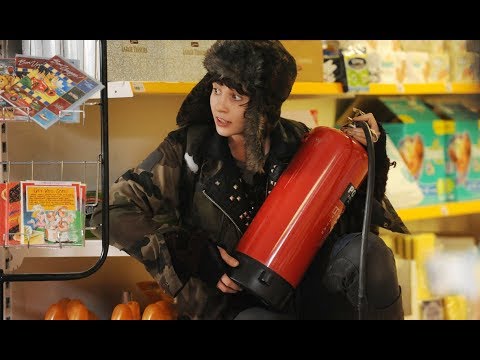 分分钟看电影：几分钟看完英国恐怖电影《白熊》