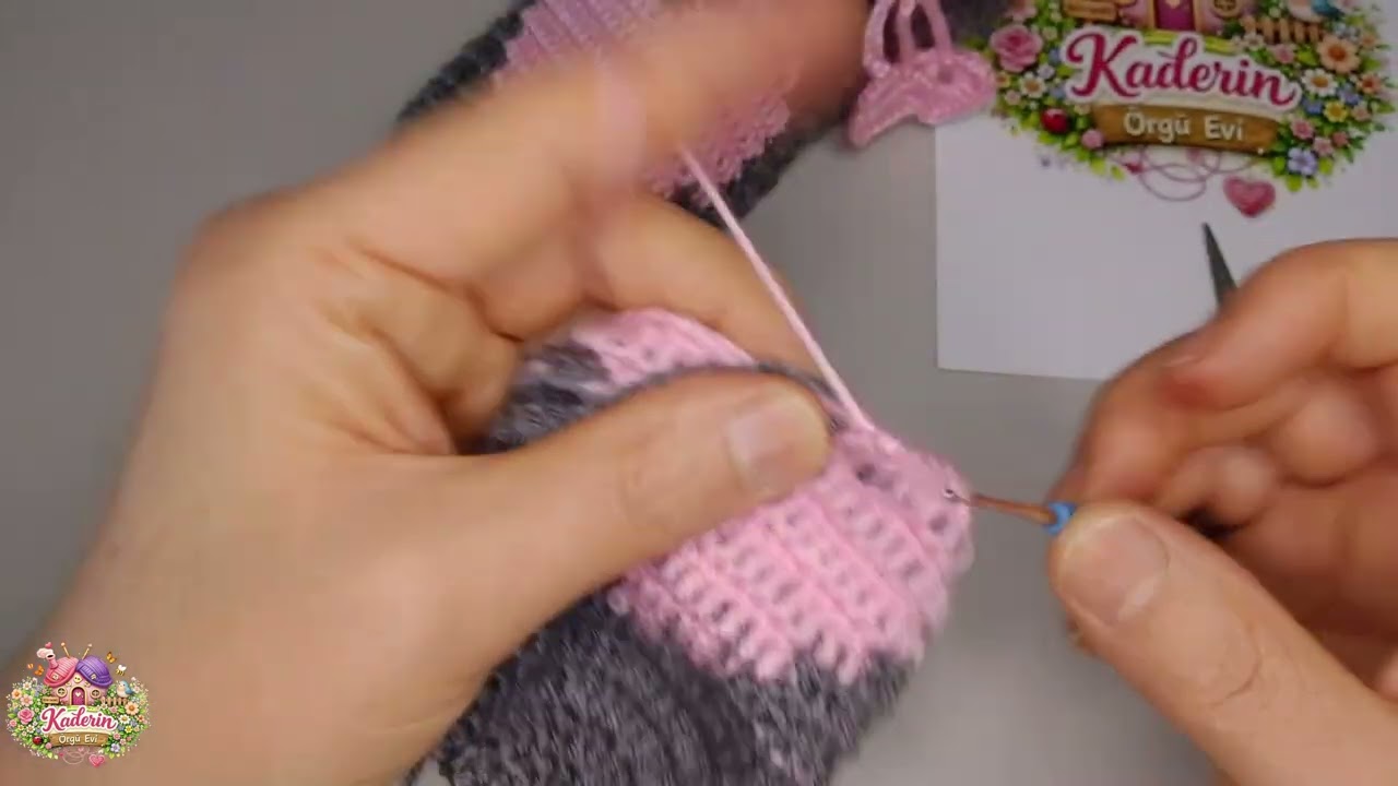 Kalp Desenli Tığ İşi Patik Modeli - Kaderin Örgü Evi