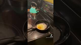 How to Professionally Flip an Egg