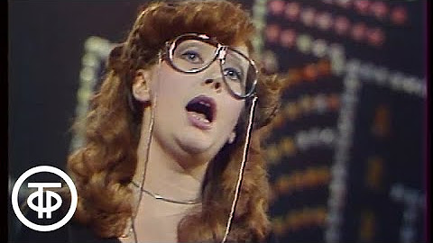 Пугачева 1996. Пугачева в саду. Пугачева первоклассница. Пугачева в саду. Песня пугачевой листья шумят.