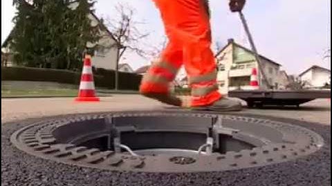 Đây là cách mà người nước ngoài làm nắp hố ga