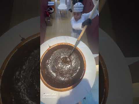 الحلوى الع مانية من أقدم الحرف التي توارثتها الأجيال عبر السنين ولاتزال رمز ا للتقاليد