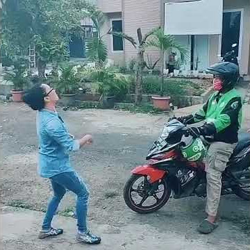 Betapa Kagetnya seorang ojol, ketika d sambut seorang wanita cantik yang memiliki goyang hot