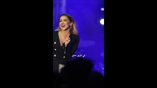 Küçük Bir Yol - Hadise Konser | مترجمة Resimi