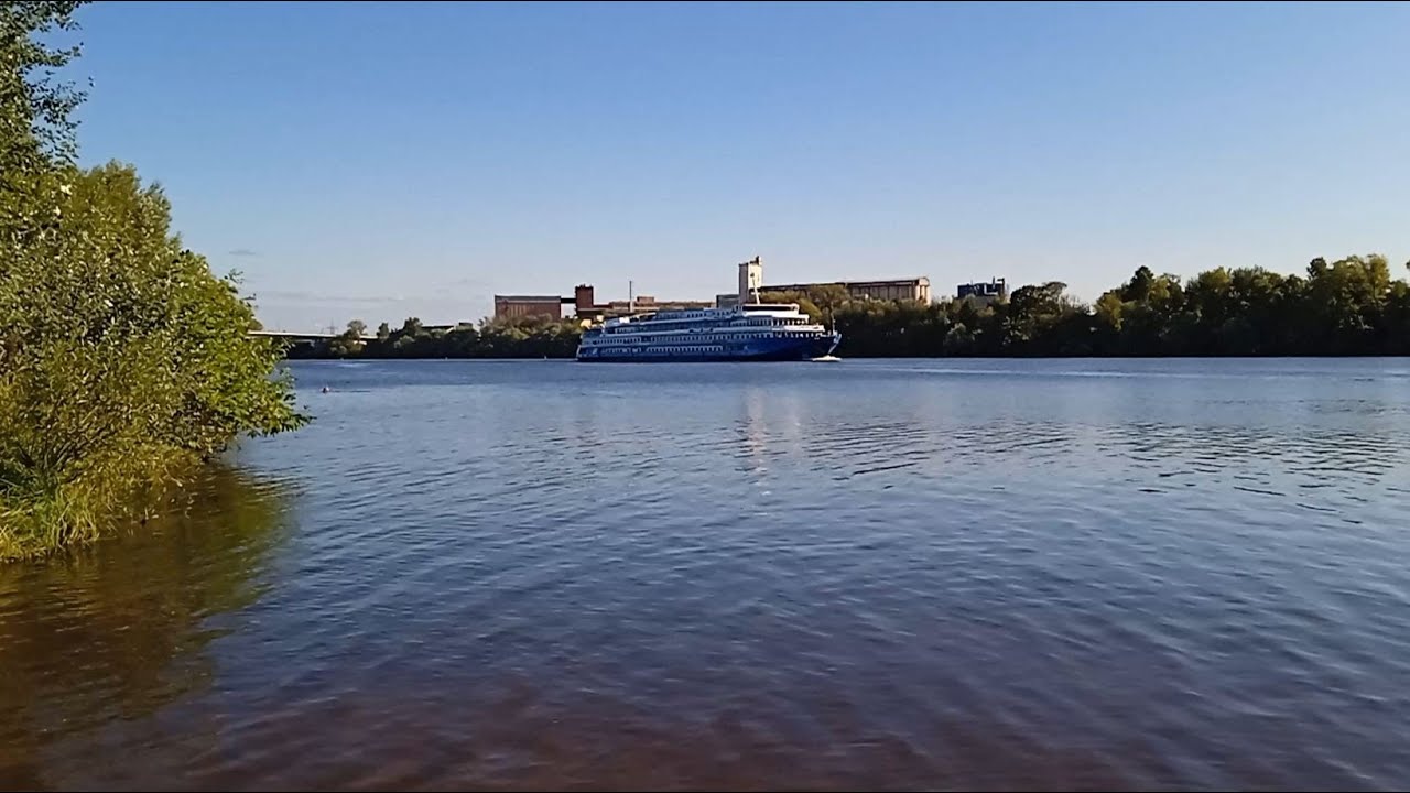 Теплоход "Лунная Соната" прибывает в Тверь. 09.09.2023 - YouTube