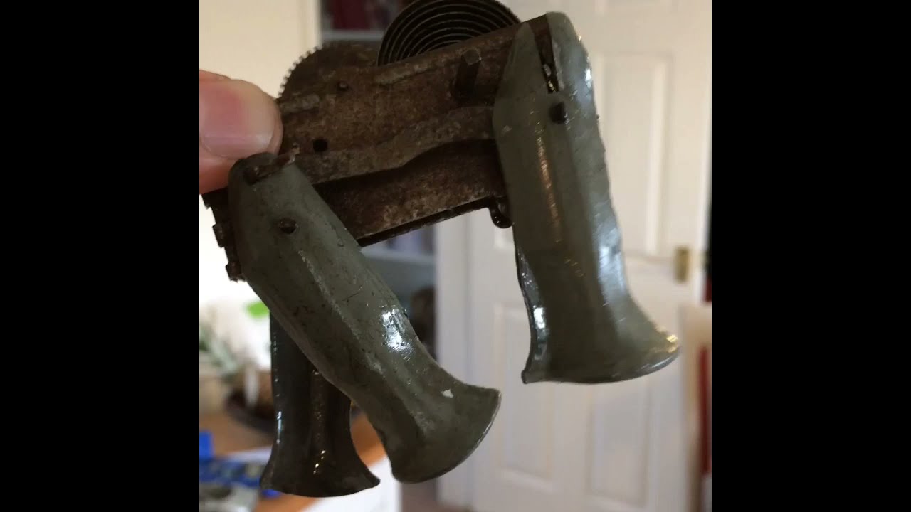 80 year old Clockwork elephant - YouTube