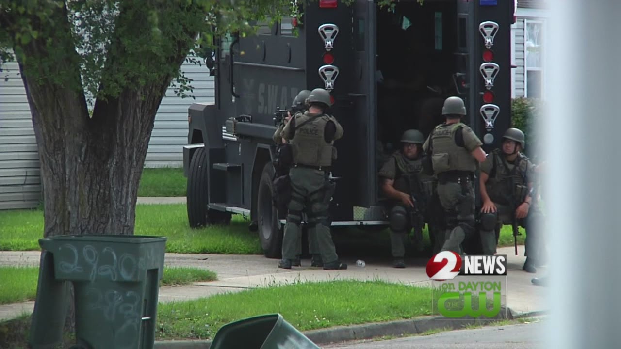 SWAT raids Dayton home, 2 in custody - YouTube