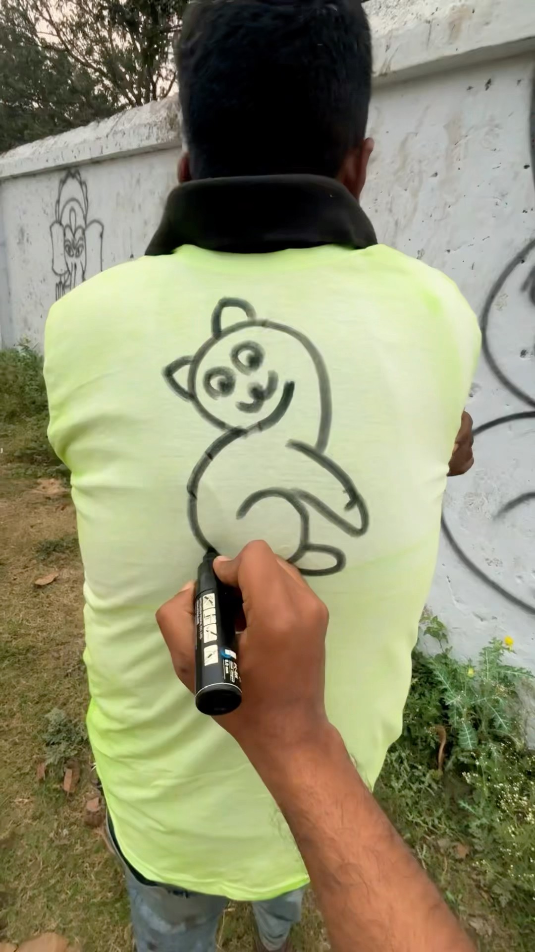 “Can I guess what’s being drawn on my back and recreate it? ?? #BackDrawingChallenge #shorts
