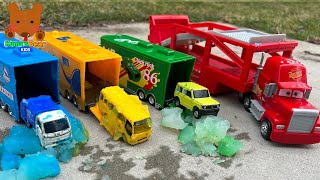 Car Carrier Looks for Working Cars Trapped in Colorful Jellies! Car Story for Kids【Kuma's Bear Kids】