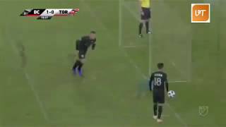 Rooney'den harika frikik golü.