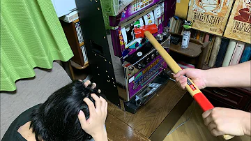 ハンマーでゲーム機を破壊されて発狂するニート ジャグラー ハンマーでゲーム機を破壊されて発狂するニート ジャグラー