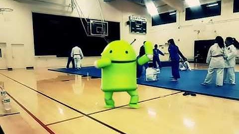 FxGuru Video dancing droid