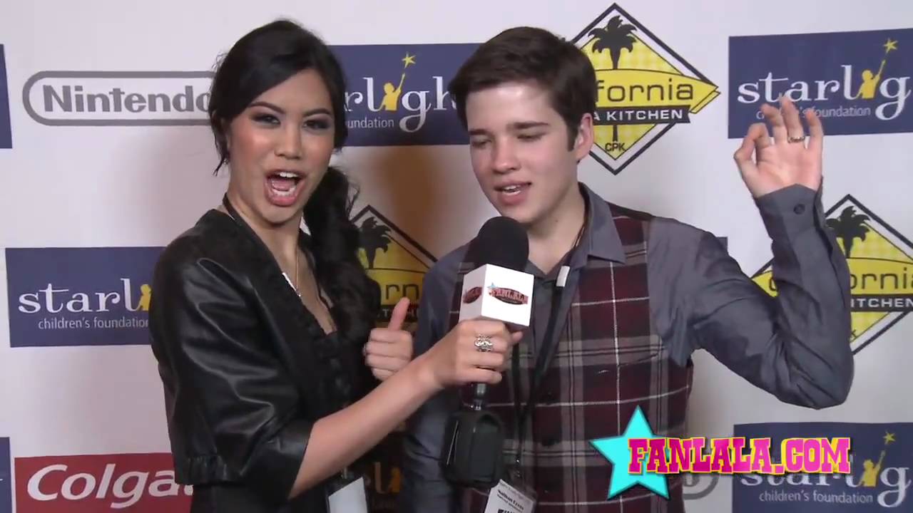 Nick Stars Nathan Kress & Ashley Argota Interview Each Other on the Red Carpet