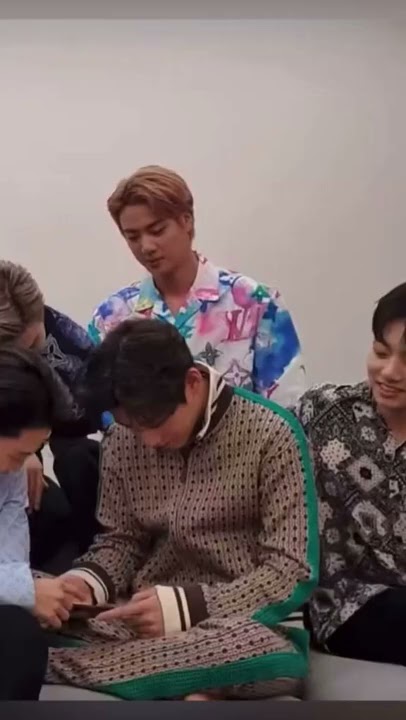 Yoongi reaction to an army saying 'Yoongi Marry Me'