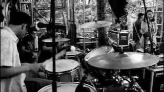 Billfold - Brave & Abaikan (Live at Carburator Springs Jakarta,  Launching DVD Brave Tour 2014)