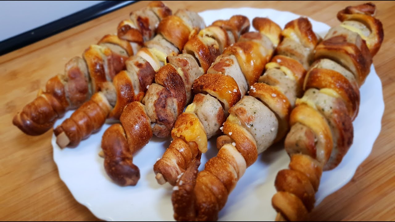 Weißwurst Brezel am Stiel mit Käse vom Landmann Triton 3 Gasgrill - YouTube