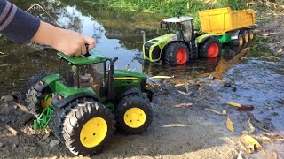 Bruder 03052 - John Deere 7930 Traktor mit Zwillingsbereifung rescues Claas Xerion