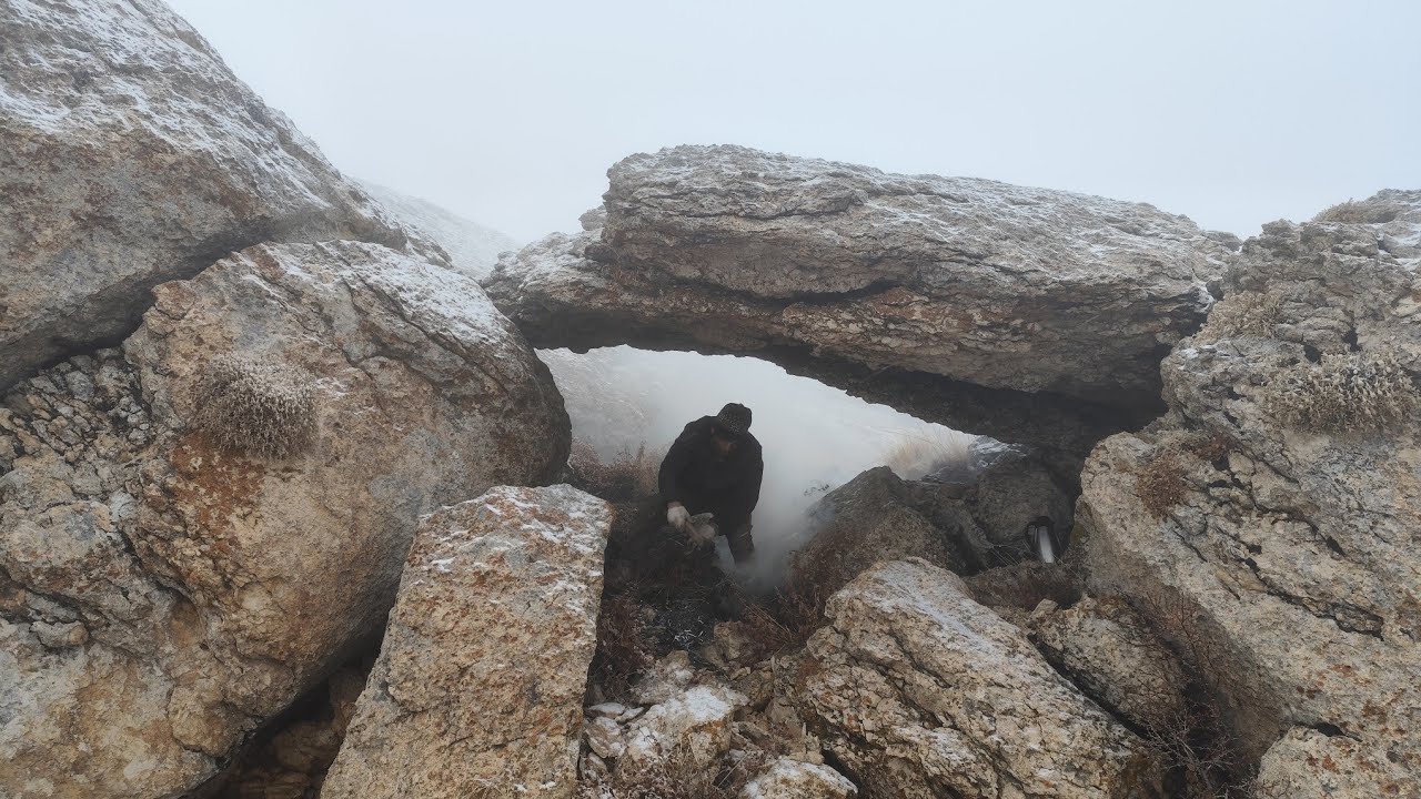 Caught in a severe mountain blizzard | Shelter or death! For survival