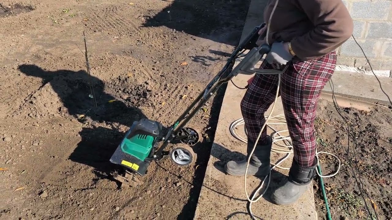 Культиватор електричний Iron Angel ET1600L, легкий та простий . Чи витримають жіночі руки?