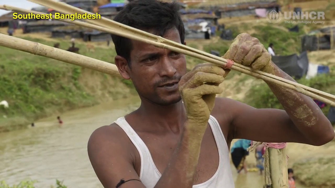 Bangladesh: Rohingya build shelters as crowds grow