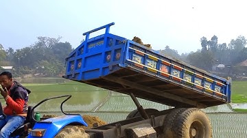 Soil is being unloading digital from Sonalika 35 RX tractor in an exciting environment||Brick klin