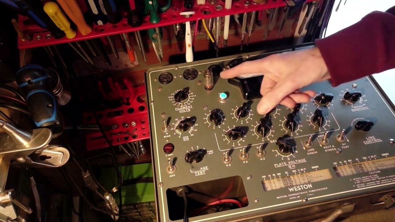 Northern Electric Model 8508 Tube Radio Video #2 - Tubes and Capacitors