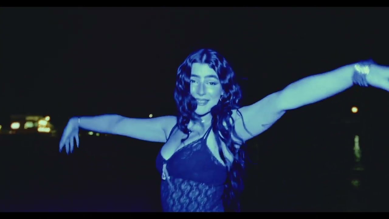 Obejrzyj effie isobel - Hidden Treasure (lyric video) w YouTube Obejrzyj effie isobel - Hidden Treasure (lyric video) w YouTube