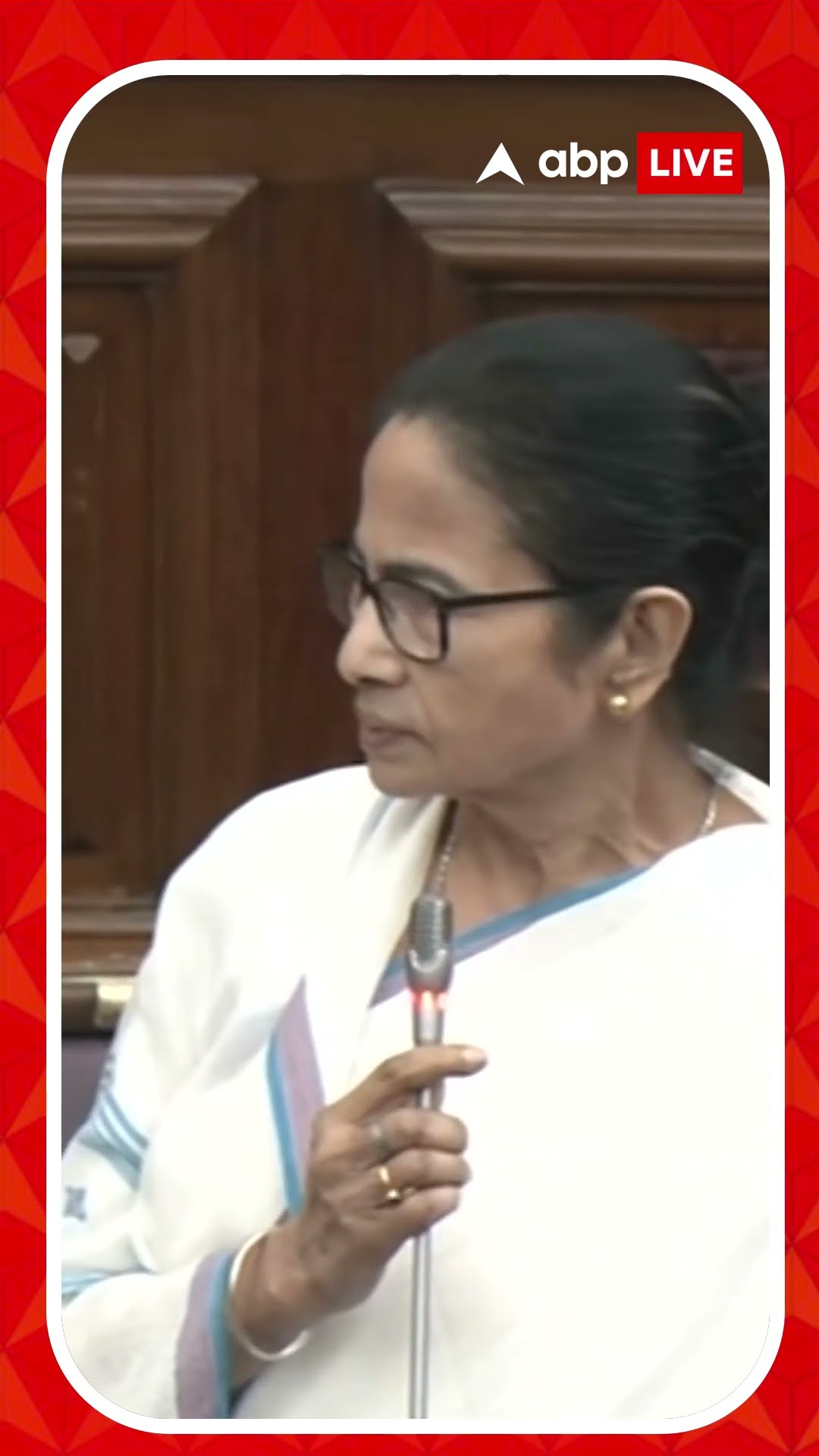 এখনও আমরা আছি বলে বাংলাদেশে ওই ঘটনা ঘটে যাওয়ার পরও বাংলা এখনও শান্ত আছে: মমতা