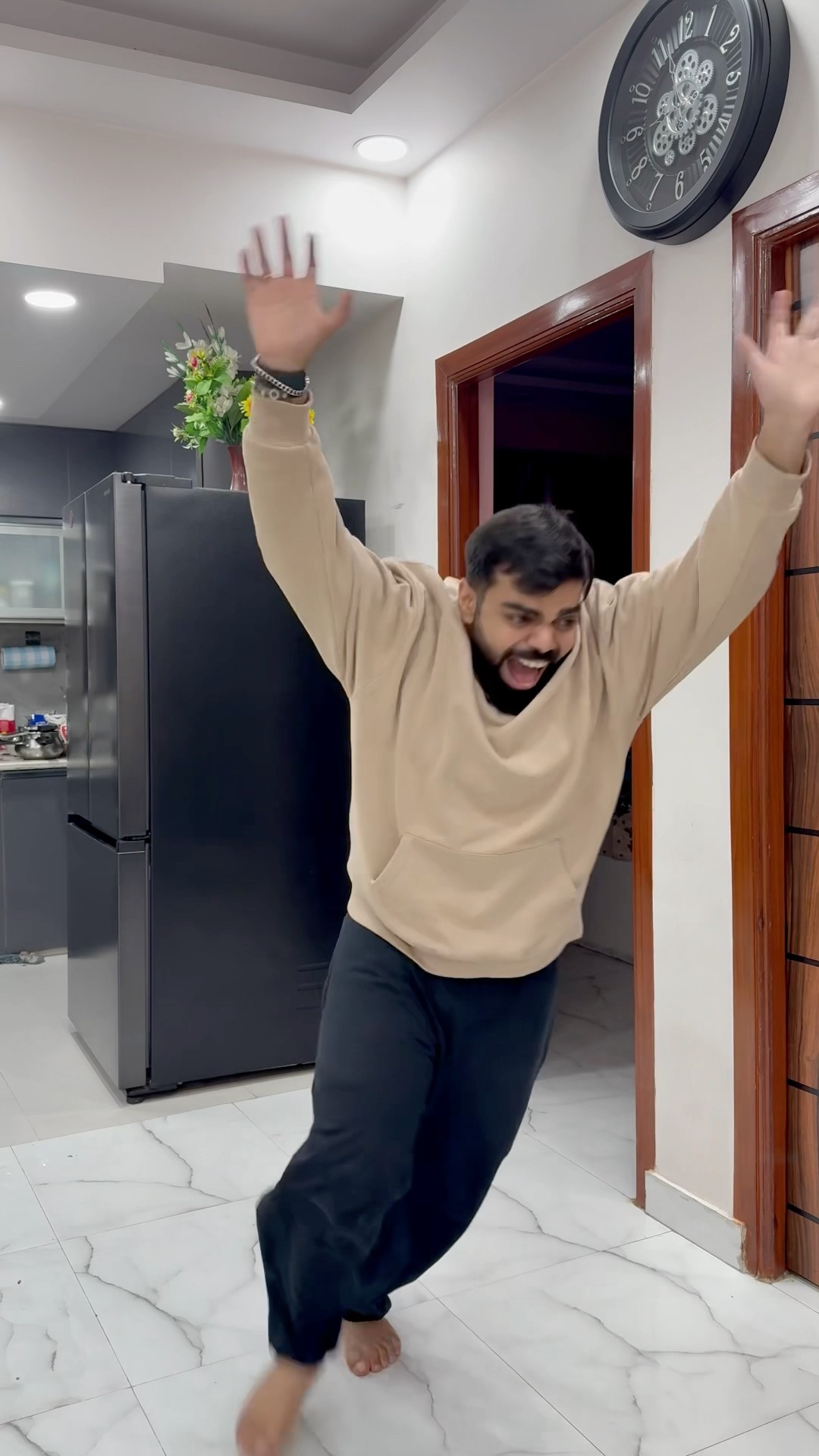 Gaurav or family kisay dar k bhaag rahe #shorts #youtubeshorts #gauravaroravlogs