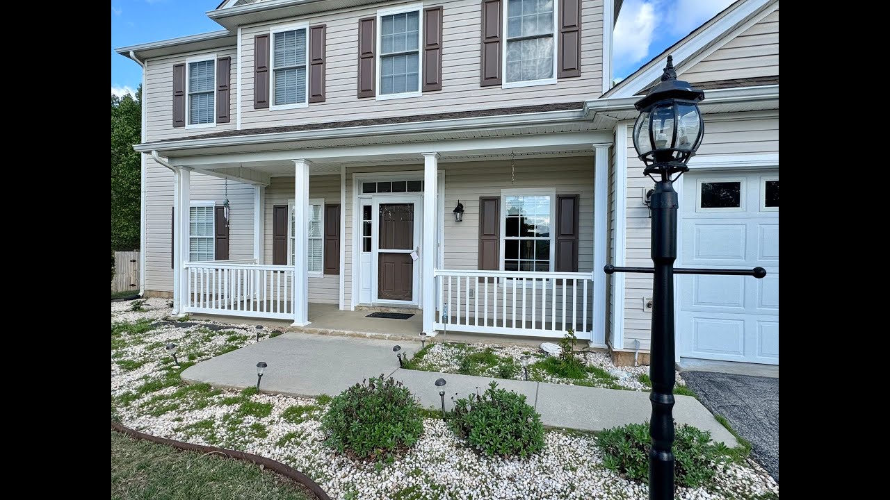 Entry Level Living at 6201 Crumpacker Dr, Roanoke, VA 24012