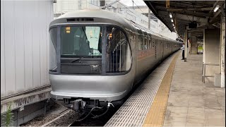 【信州カシオペア紀行  上野発長野行きに伴う返却回送】E26系12B（両）＋国鉄EF64形1000番台1053号機が前後で警笛鳴らし上野駅17番線を発車するシーン（推回9531レ）2022.10.11