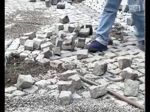 დაზიანებული ქვაფენილი ბათუმში