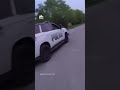 Un Policía Gana una Apuesta de Baloncesto Contra Dos Adolescentes