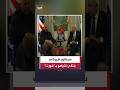 سروال قصير بدلًا من البدلة الرسمية