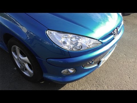 How to replace a Peugeot 206 headlight bulb