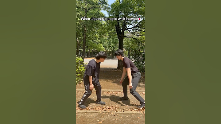When Japanese people walk in sync