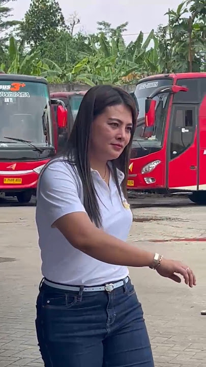 Langkah pasti driver wanita cantik Mbak Lina Ozora 🥰 Srikandi bus Agra mas 👍#shotsviral