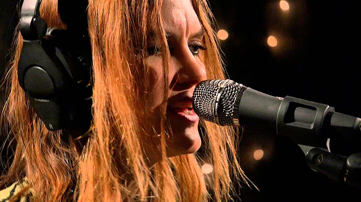The Juliana Hatfield Three - My Sister (Live on KE...