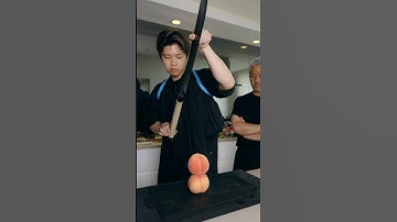 Cut the Peach with the sharp knife.🔪✨@jikkoshacho #knife #sharpening #sharpener #asmr