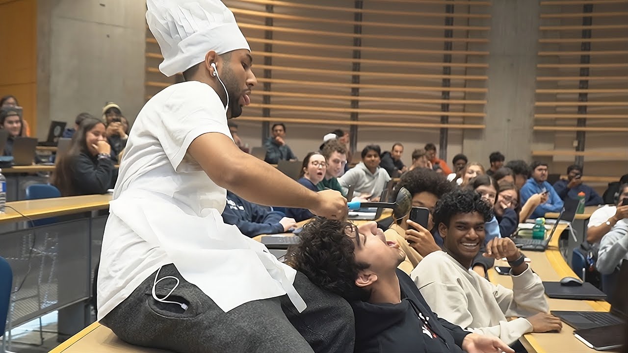 Готовим карри во время лекции в колледже!