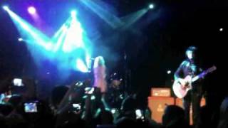 The Pretty Reckless LIVE -(What&#39;s so funny &#39;bout) peace love &amp; understanding (Nick Lowe Cover)