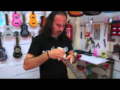 Video: ¿Debería calzar el mástil de mi guitarra?