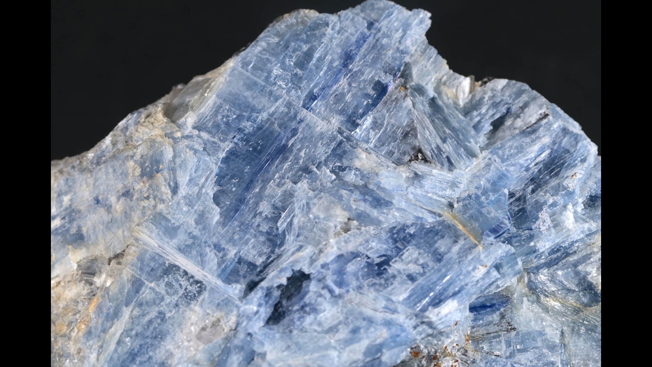 カイヤナイト(藍晶石) 原石 296g / Kyanite - YouTube