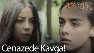 Cenazede Zeynep ve Ceylan tartışıyor! -  Kanatsız Kuşlar🕊🕊 23. Bölüm